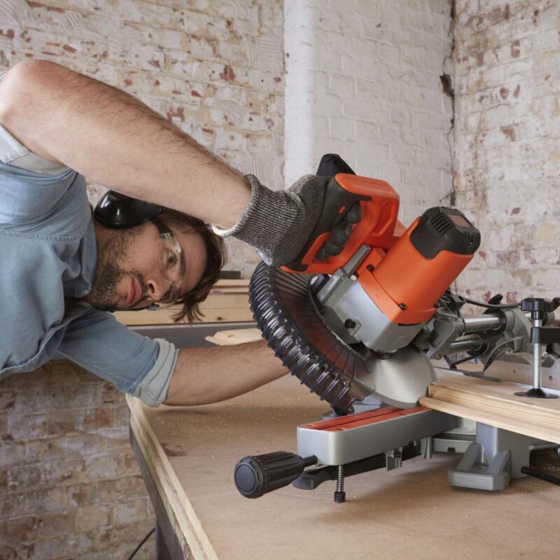 Fierastrau circular Black&Decker, BES700, 1600 W, 216 mm - Fierastraie pendulare/sabie si circulare - Simple Tools