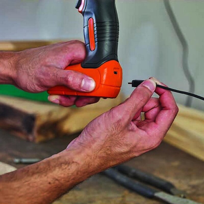Masina de gaurit si insurubat Black&Decker BDCD8GPA-QW  cu acumulator Li-i-Ion  de 7.2V + ruleta, biti, burghie si adaptor - Masini de gaurit si insurubat cu acumulator - Simple Tools