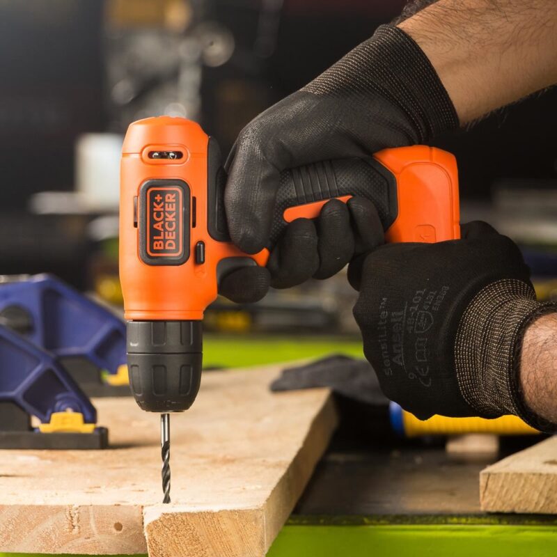 Masina de gaurit si insurubat Black&Decker BDCD8GPA-QW  cu acumulator Li-i-Ion  de 7.2V + ruleta, biti, burghie si adaptor - Masini de gaurit si insurubat cu acumulator - Simple Tools