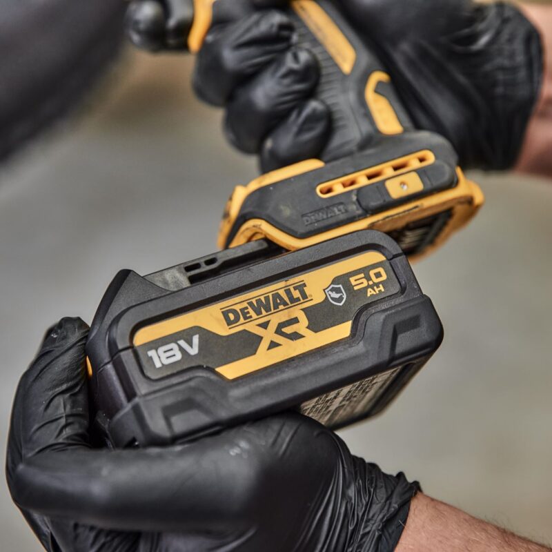 Acumulator DeWalt XR Li-Ion 18 V 5.0 Ah, DCB184 - Acumulatoare si incarcatoare unelte - Simple Tools