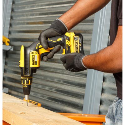 Masina de insurubat pentru gips-carton DeWalt, DCF620P2K, 2 acumulatori XR Li-ION 18 V 5.0 Ah, motor fara perii, magazie de suruburi, limitator de adancime, valiza pentru transport - Masini de gaurit si insurubat cu acumulator - Simple Tools