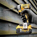 Masina de insurubat cu impact DeWalt de 1/4 ", DCF887P2-QW , 2 x  acumulator XR Li-Ion 5.0 Ah 18 V, geanta pentru transport - Masini de gaurit si insurubat cu acumulator - Simple Tools