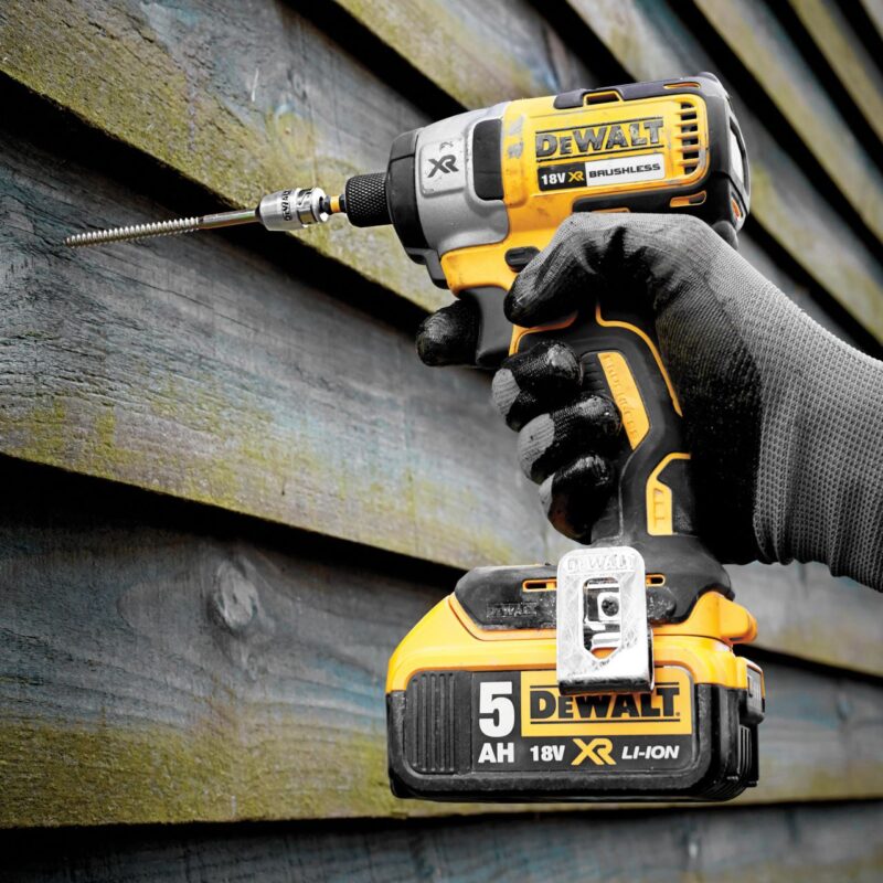 Masina de insurubat cu impact DeWalt de 1/4 ", DCF887P2-QW , 2 x  acumulator XR Li-Ion 5.0 Ah 18 V, geanta pentru transport - Masini de gaurit si insurubat cu acumulator - Simple Tools