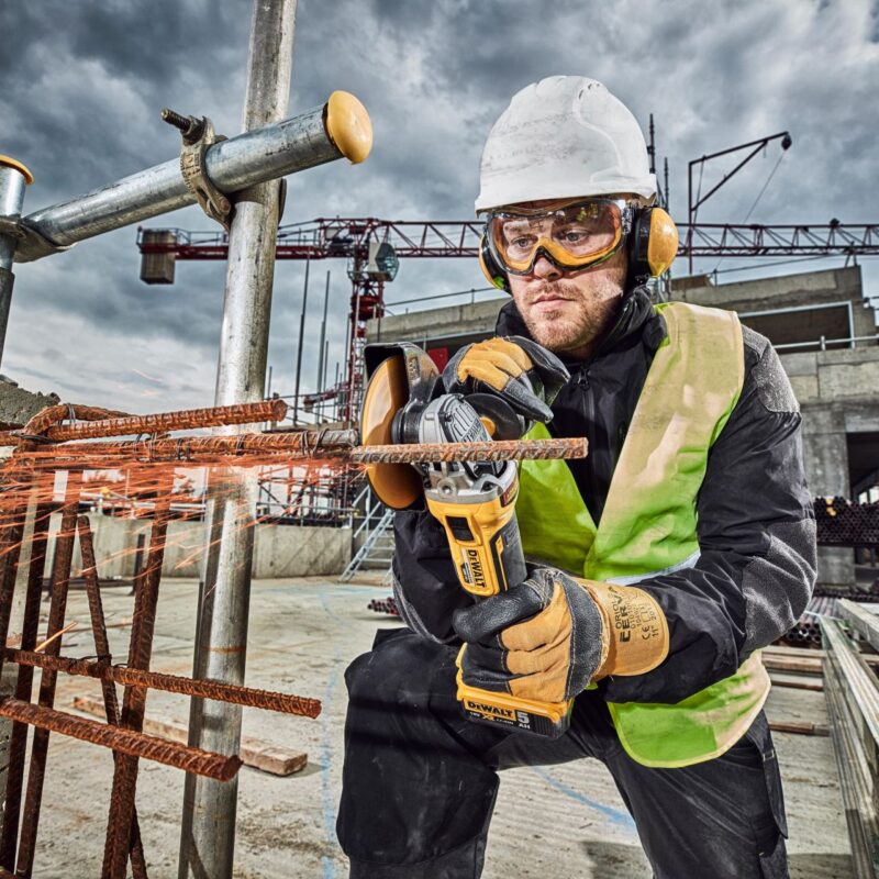 Polizor unghiular DeWalt, DCG405P2, 125 mm, 2 acumulatori XR Li-Ion 18 V 5.0 Ah - Polizoare unghiulare si de banc - Simple Tools