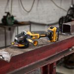 Polizor unghiular DeWalt, DCG405P2, 125 mm, 2 acumulatori XR Li-Ion 18 V 5.0 Ah - Polizoare unghiulare si de banc - Simple Tools