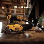 Slefuitor orbital cu talpa dreptunghiulara DeWalt, DWE6411, 140 x 115 mm - Scule electrice - Simple Tools