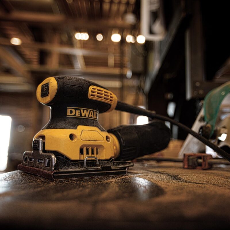 Slefuitor orbital cu talpa dreptunghiulara DeWalt, DWE6411, 140 x 115 mm - Scule electrice - Simple Tools