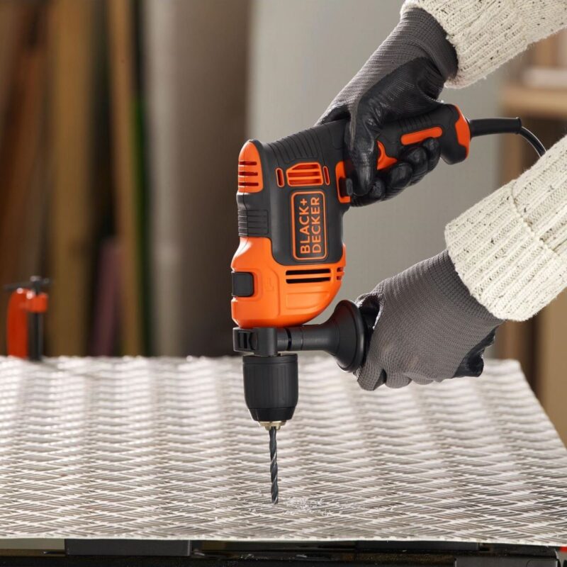 Masina de gaurit cu percutie Black&Decker, BEH550, 550W 1.5-13mm - Bormasini - Simple Tools