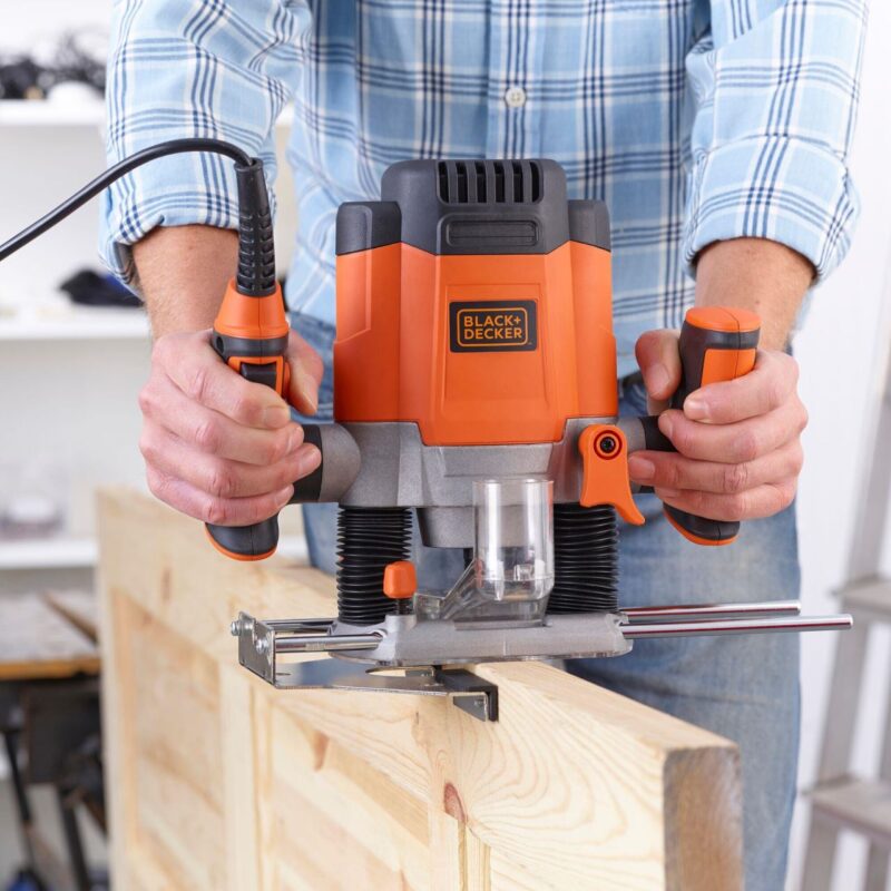 Masina de frezat Black&Decker, KW1200E, 1200 W, 6.35 mm, 8 accesorii, viteza variabila - Scule electrice - Simple Tools